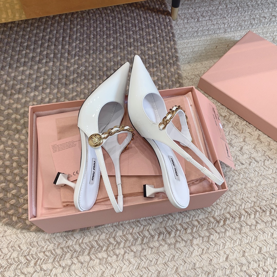 52971991-F2D5-44DD-B585-AC6A39CFCF71