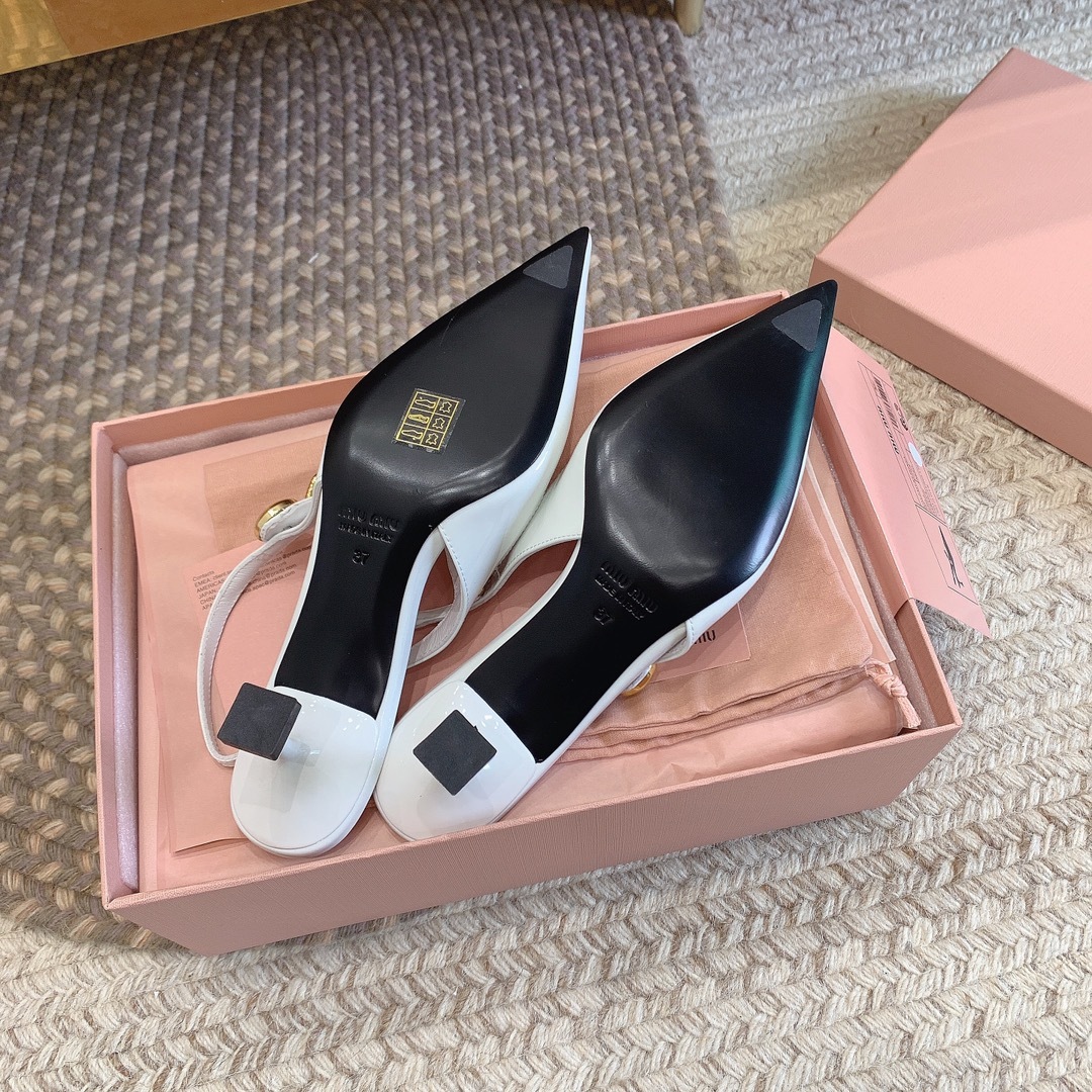 EF034B69-CE24-4F92-968B-485D317871F8