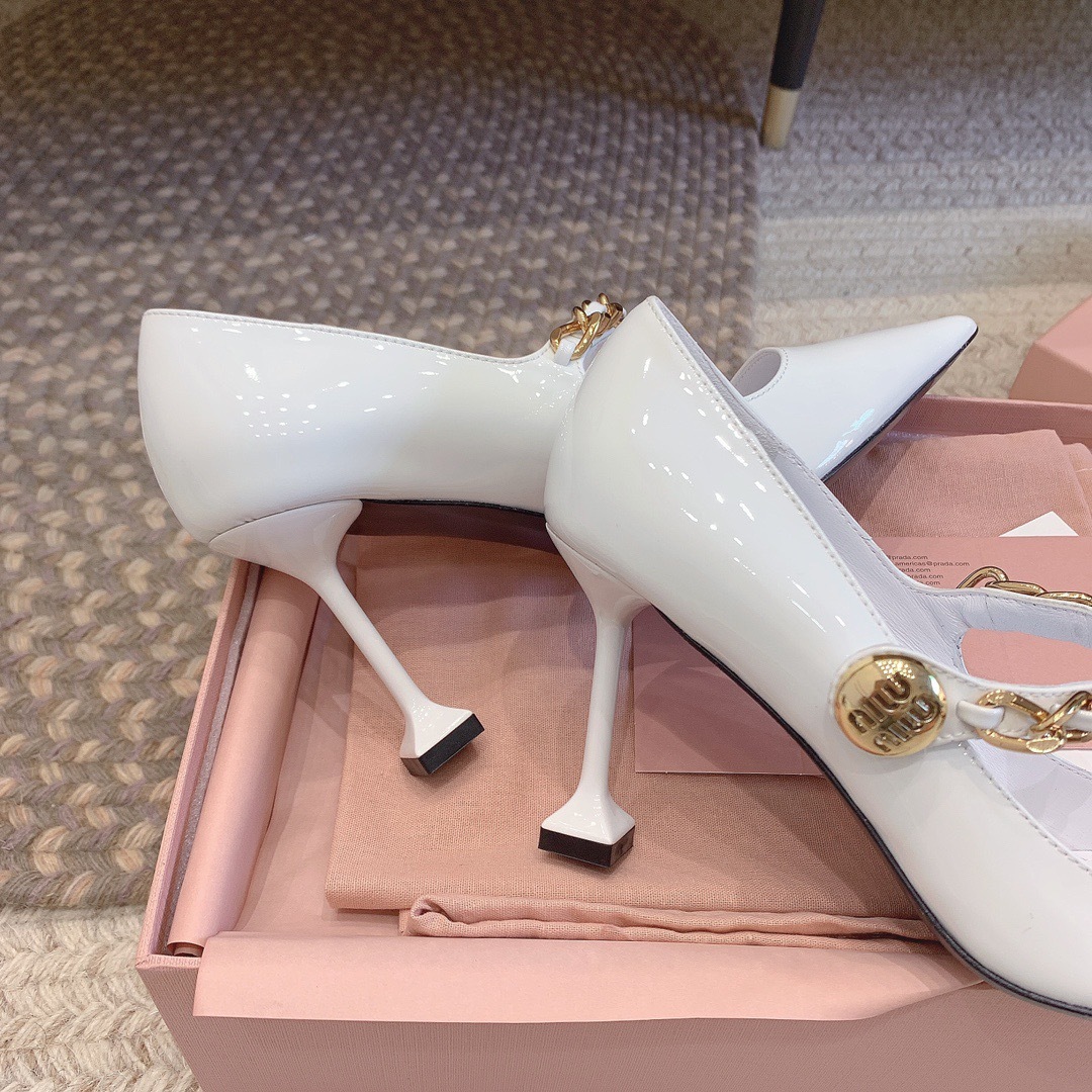 82FC66F7-3213-49FA-BF5C-AA183CFDD81B