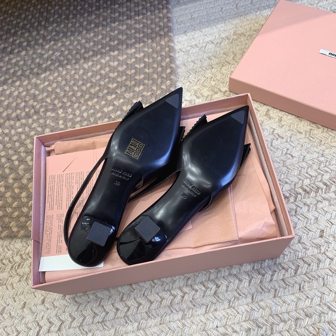 FB0EAD73-5073-4BCC-ABCC-AE0F2118A9DB