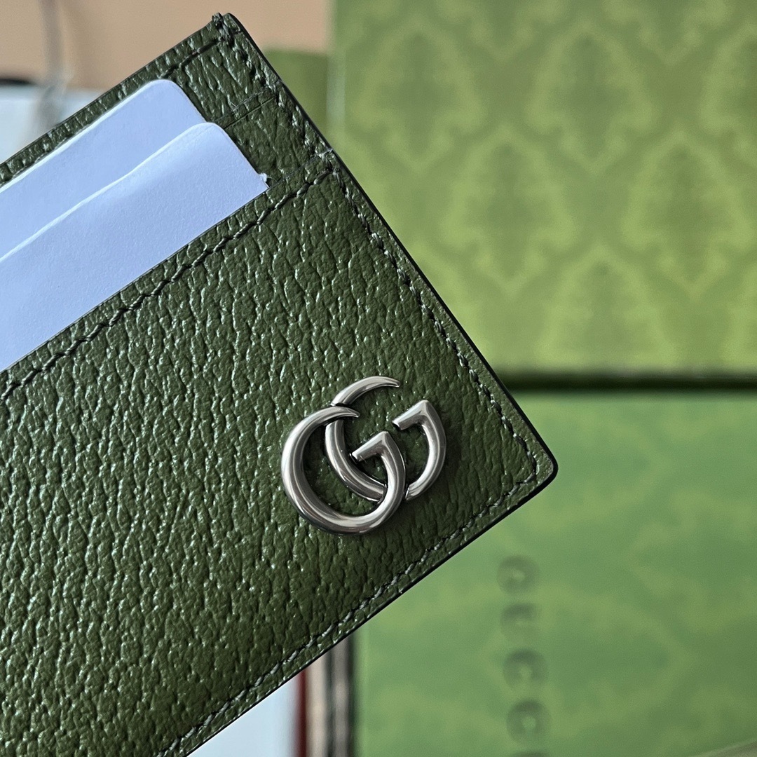 1DDB0A5B-29B6-4E5C-B584-EFE0C568B432