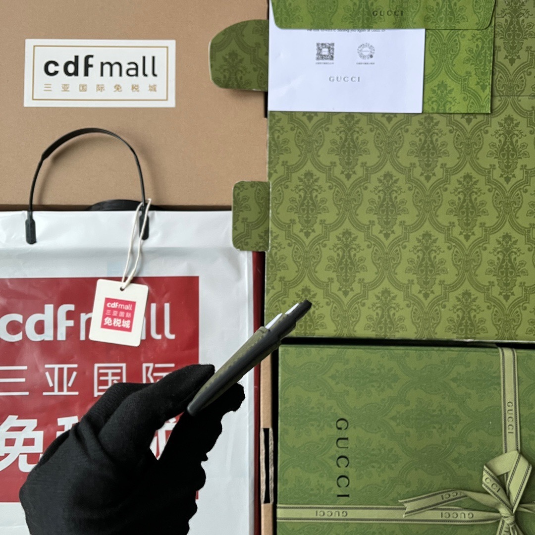 29045CEE-141F-4F4E-85DB-737B3E6F0522