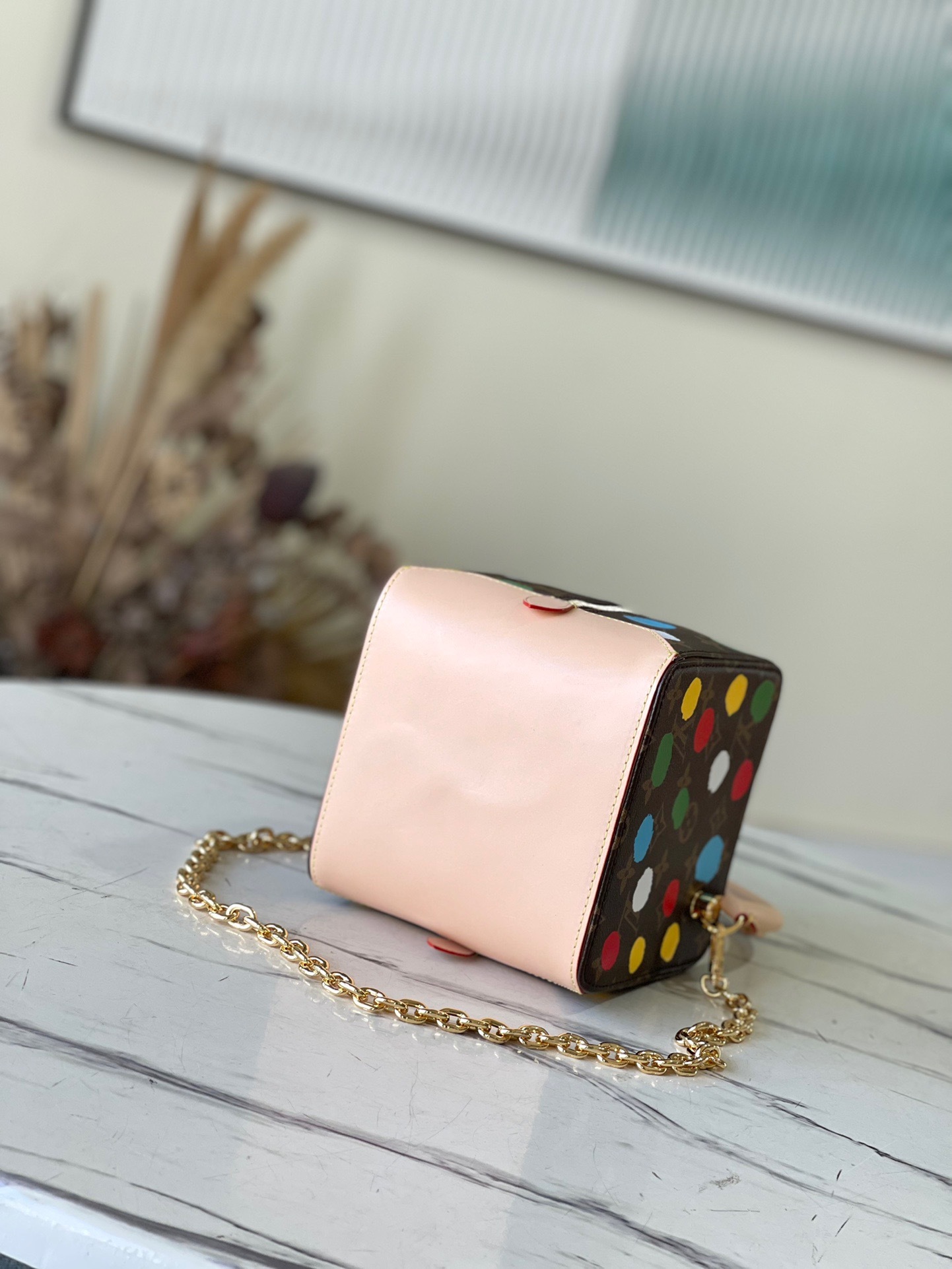 70228702-4905-44E1-8CB8-DC7A59EF37B3