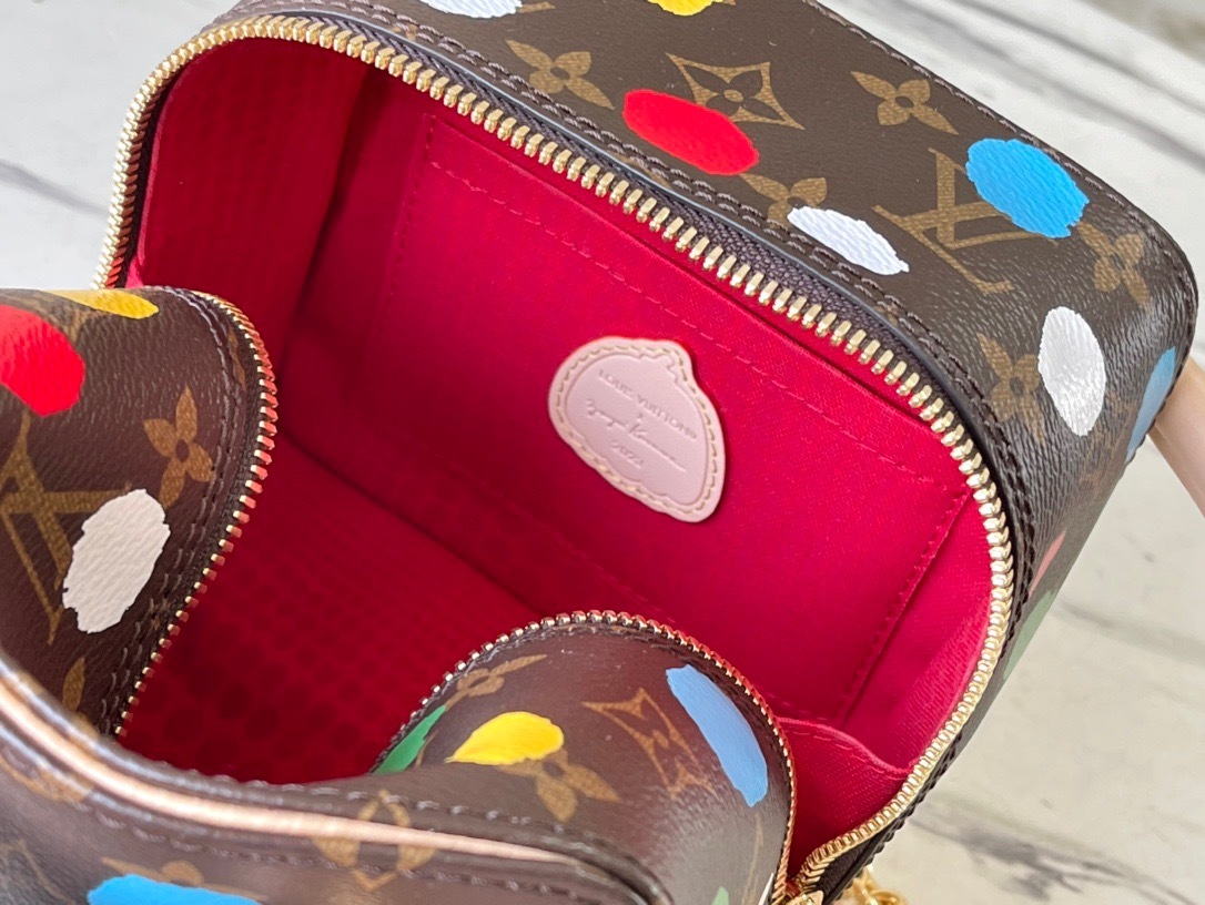 B7FF93B4-96A8-4FCB-8458-D48A574663AC