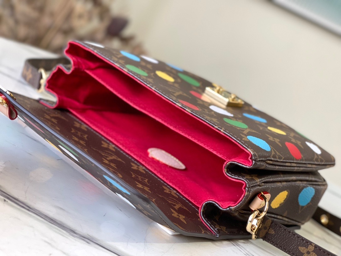 E6D26548-1520-481F-A1FB-868FCE38F182