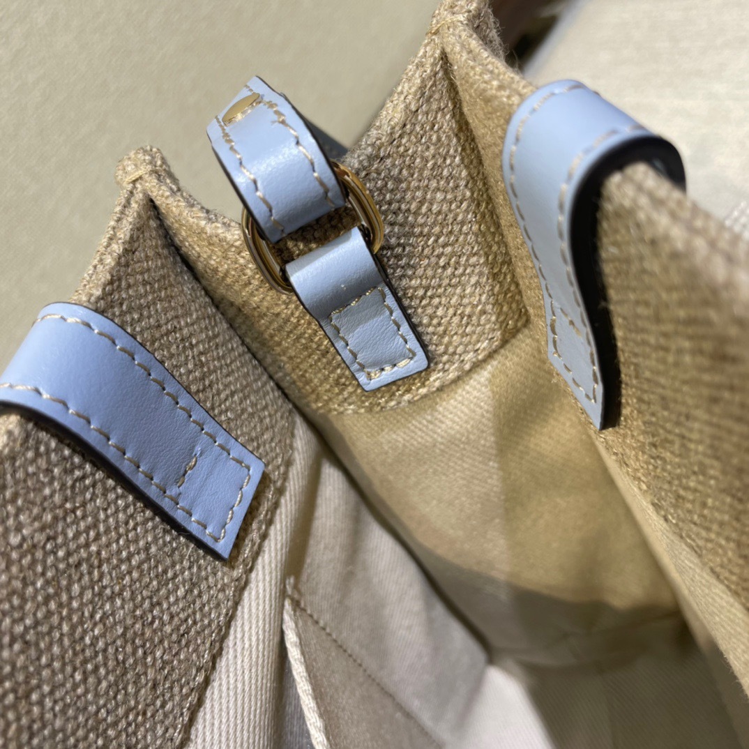 6570AB5A-6837-4B81-BFF9-33CECBDFFE37