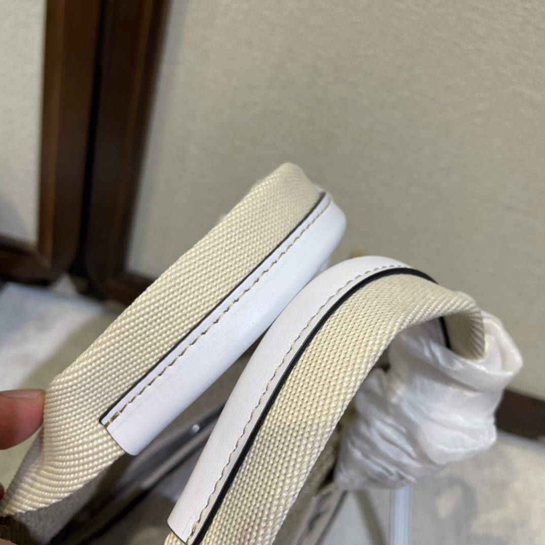 5B53EA3A-114B-48DF-88CE-B2AAB8BB0601