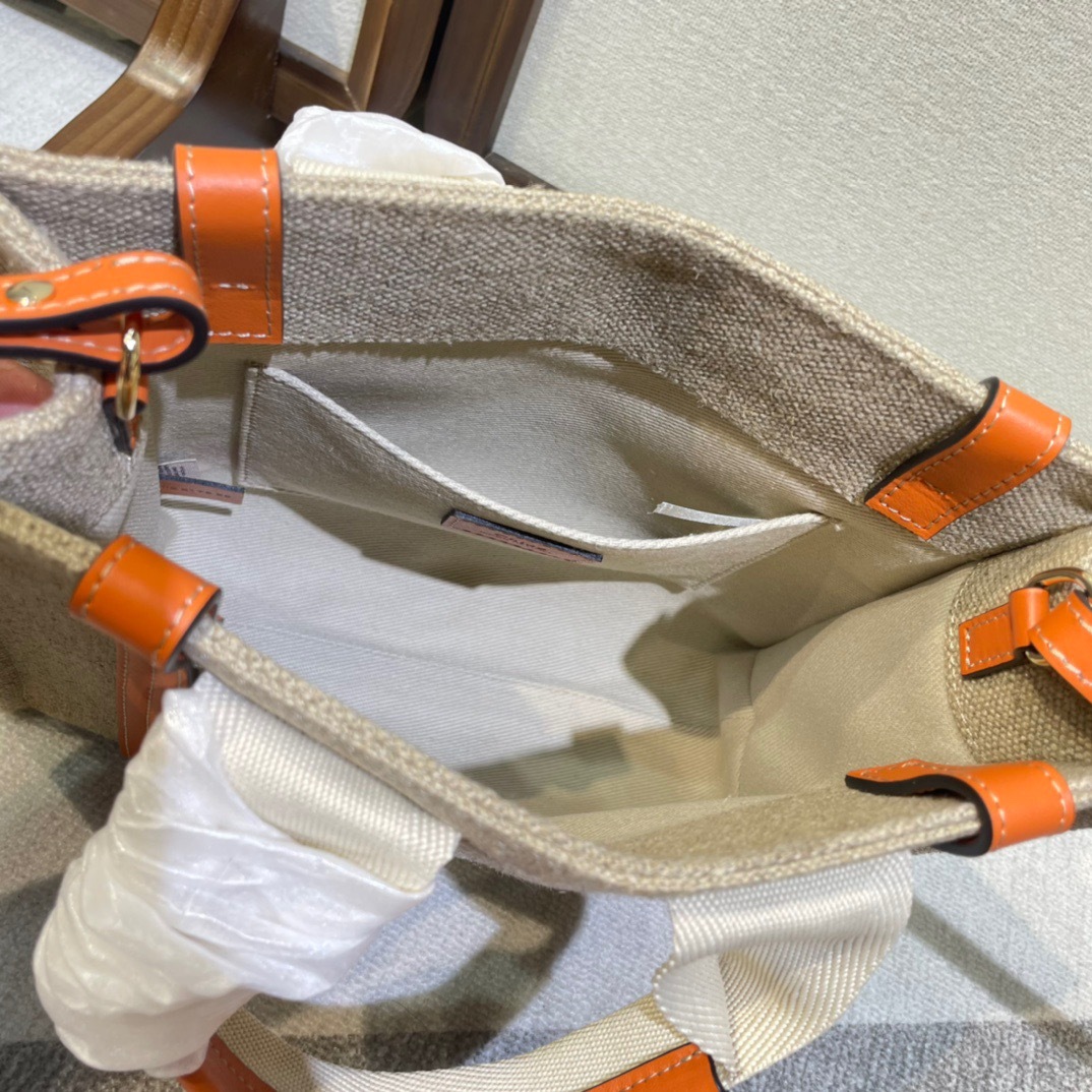 AA860C8E-C3A6-4790-8F21-C789ABCEF5F2