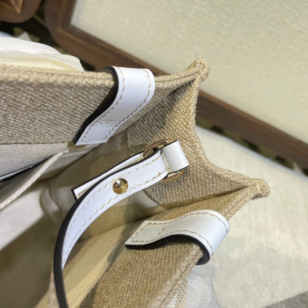 6B7C8FDE-08D8-41BE-AD12-5BFE406021D4