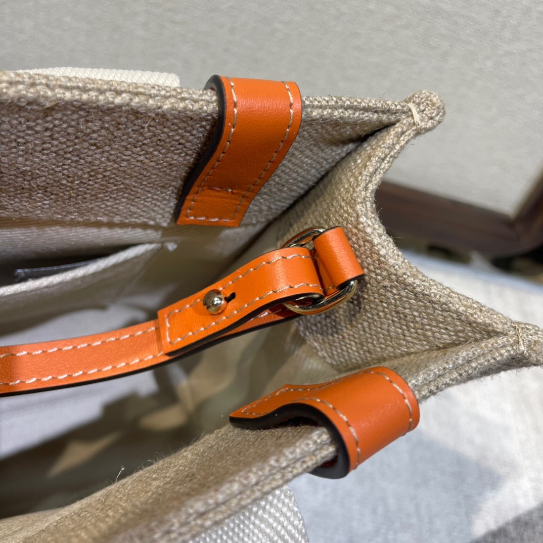 FB942CFA-3D24-419D-92C5-AEB5F39F11C4