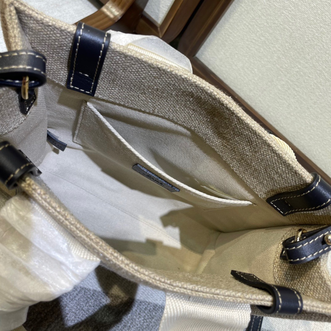 3C916934-CE8A-47FB-82BC-EC19AAA9ADEF