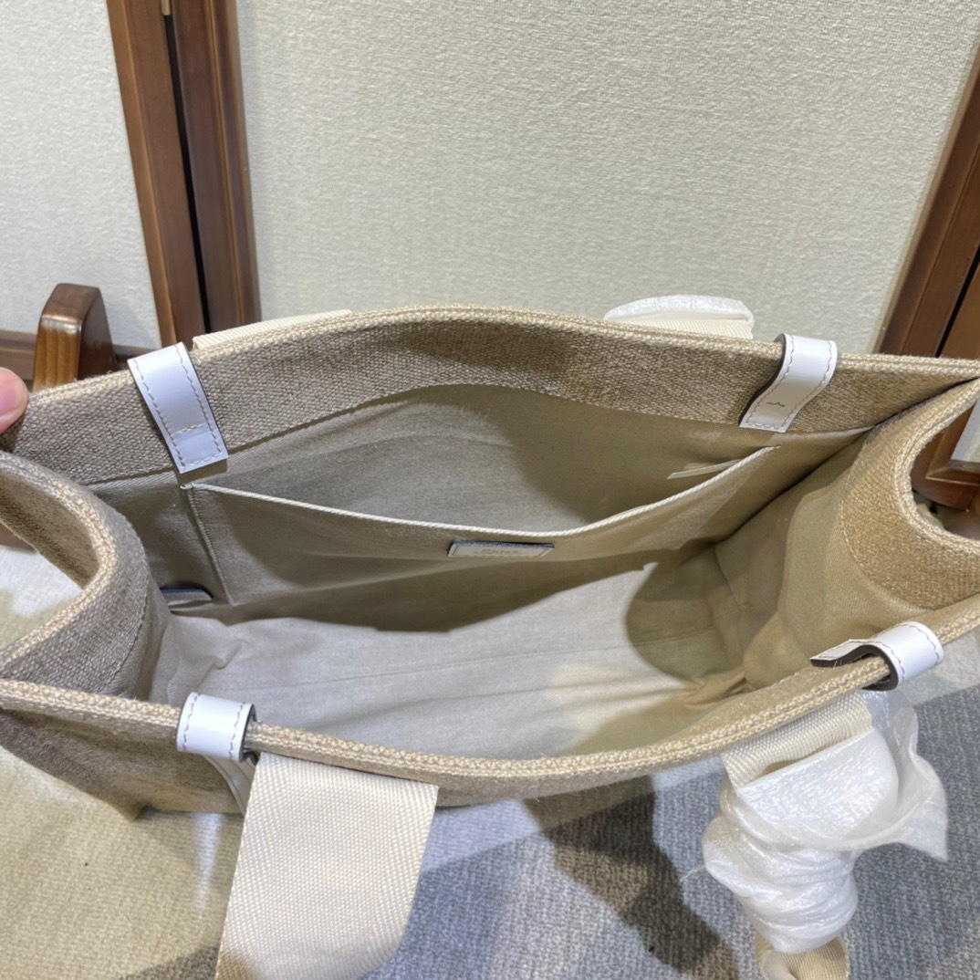 AA340DDC-3EA2-4F14-97E7-68ABF4762C88