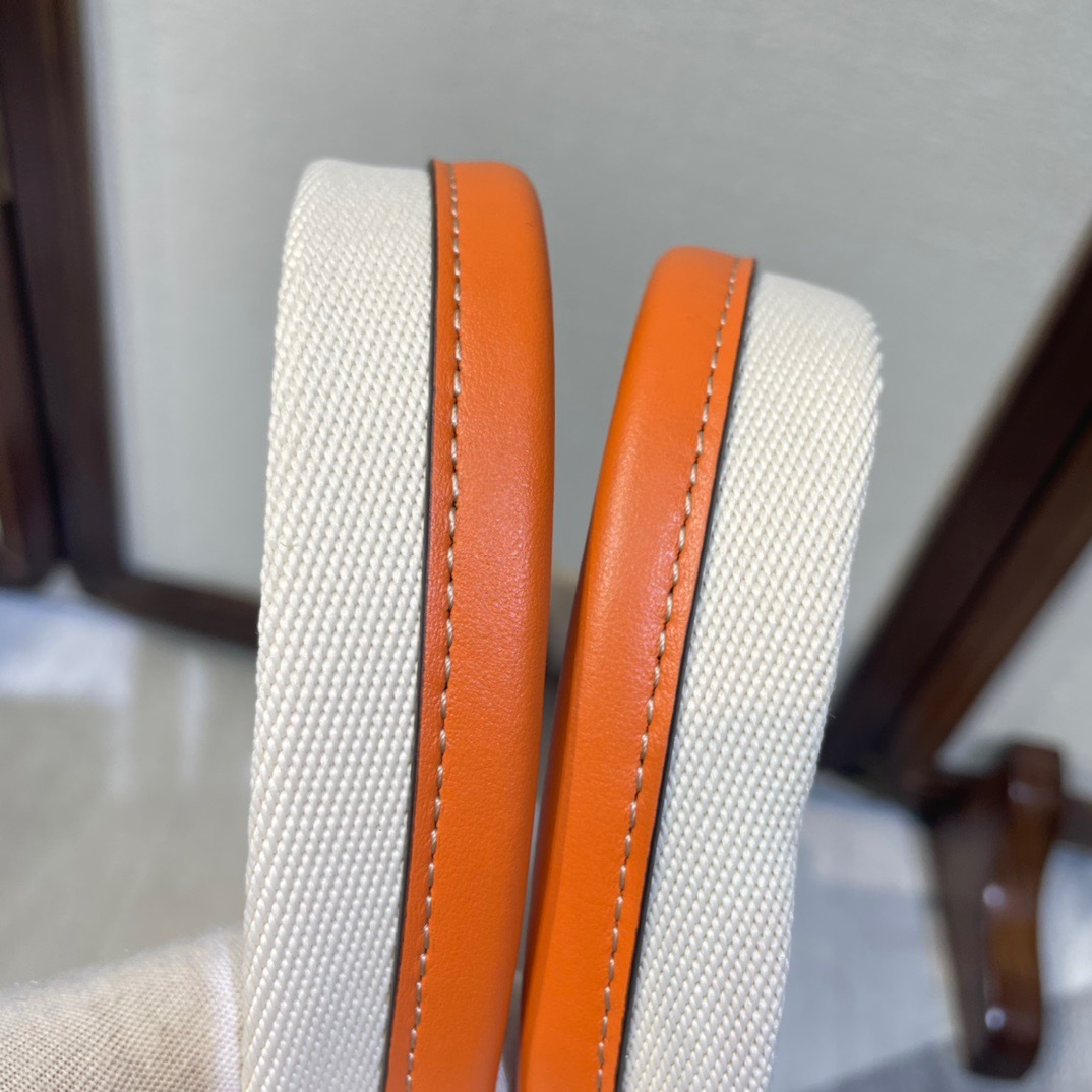 1A6DD243-5ECF-413B-A812-BF71CC8AF442