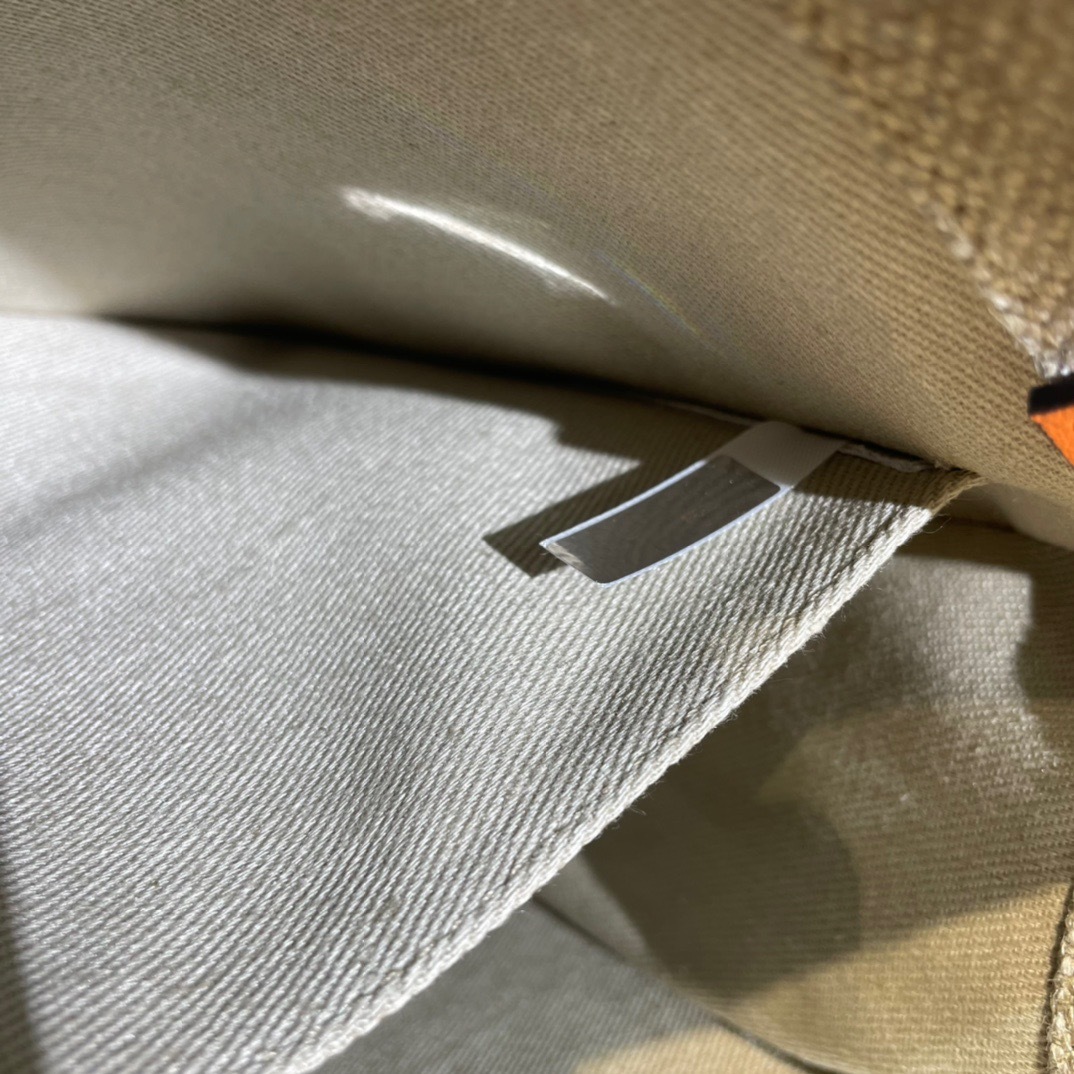 408A63E2-A980-48F8-8A41-D107C8665ADC