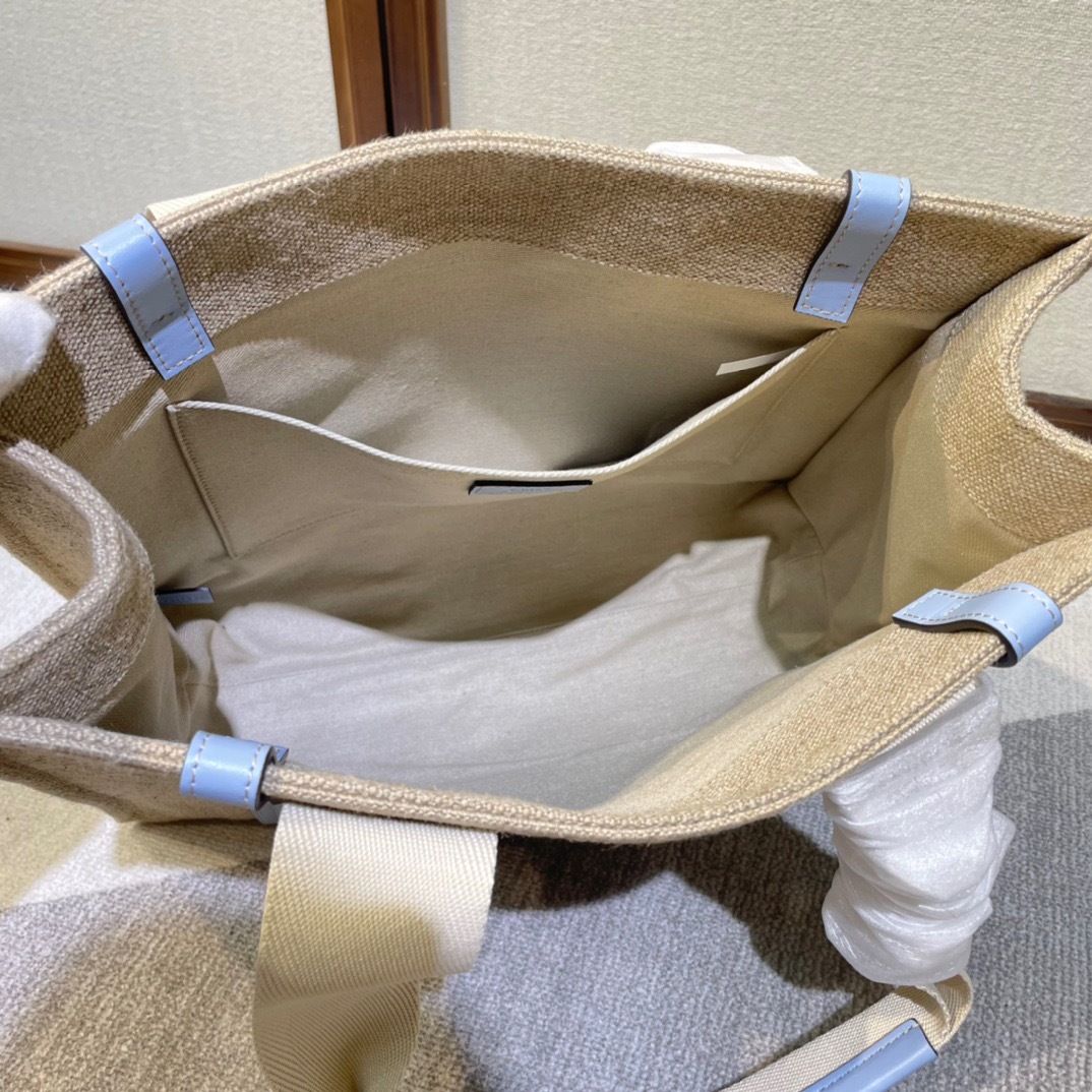 CBA968E5-B3AB-4E7C-B05F-197AF2D66DF4