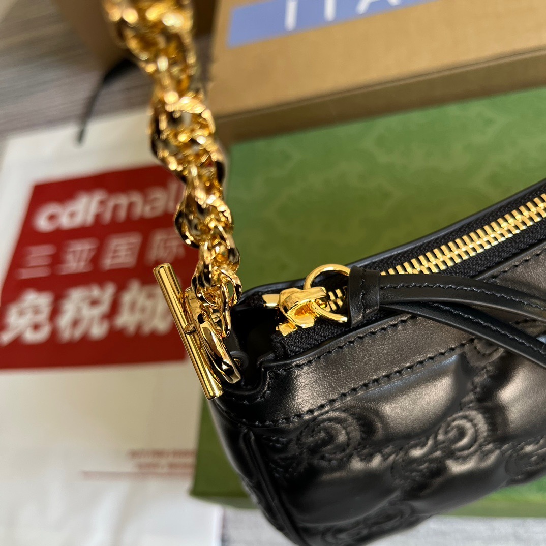 6AF2C913-3EA2-40AE-81B7-1F4ABBB1E9FB