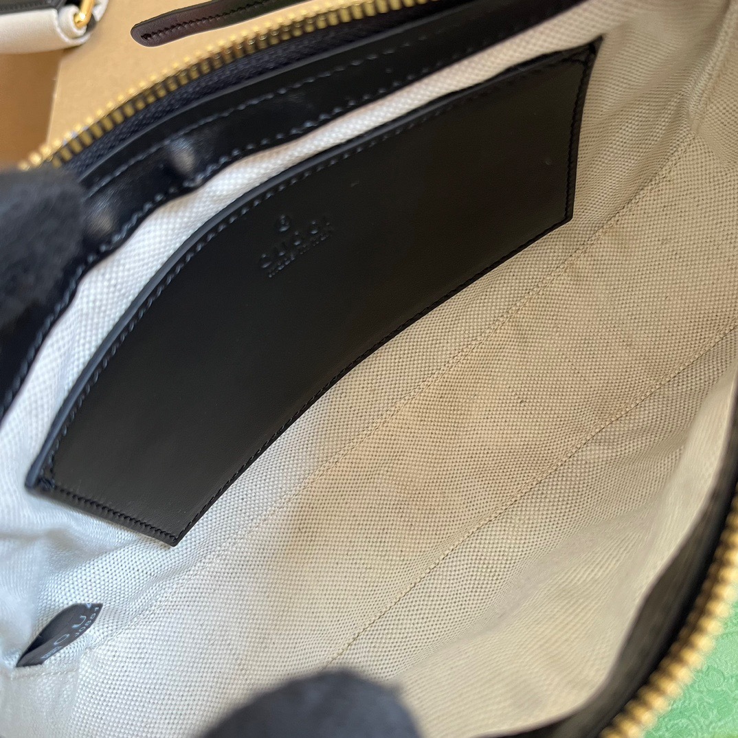 DA953842-9485-43E6-8D9E-0533E9AD3902