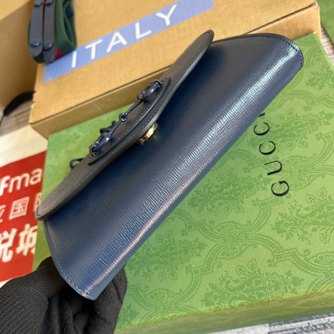 1D008C9C-B656-44D0-A383-8EC1E4639E51