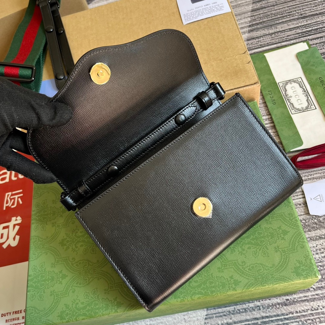 6FA97D2D-E4B4-4C3B-A9AA-13B94FDD176A