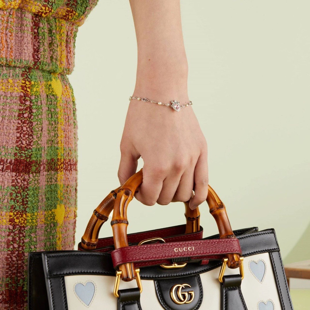 2BB3D313-FE3F-44ED-8982-2C46529B46CA