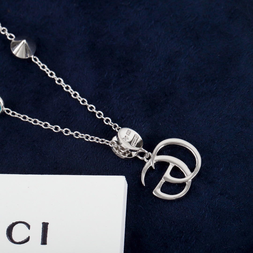 5D9468D0-675E-4A29-B026-249D869BCADE