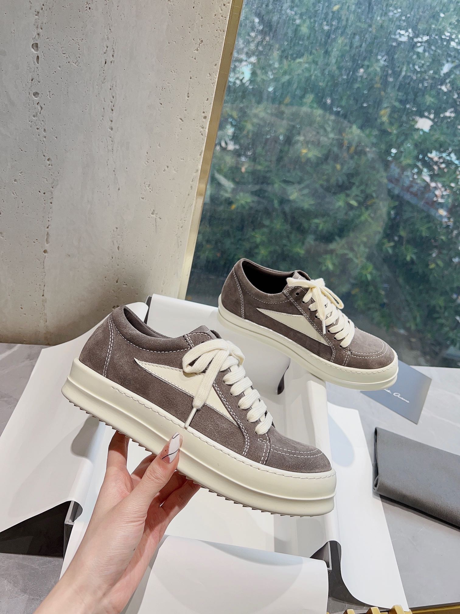 8FDD123F-D535-4302-BA49-5AF878CC6F98