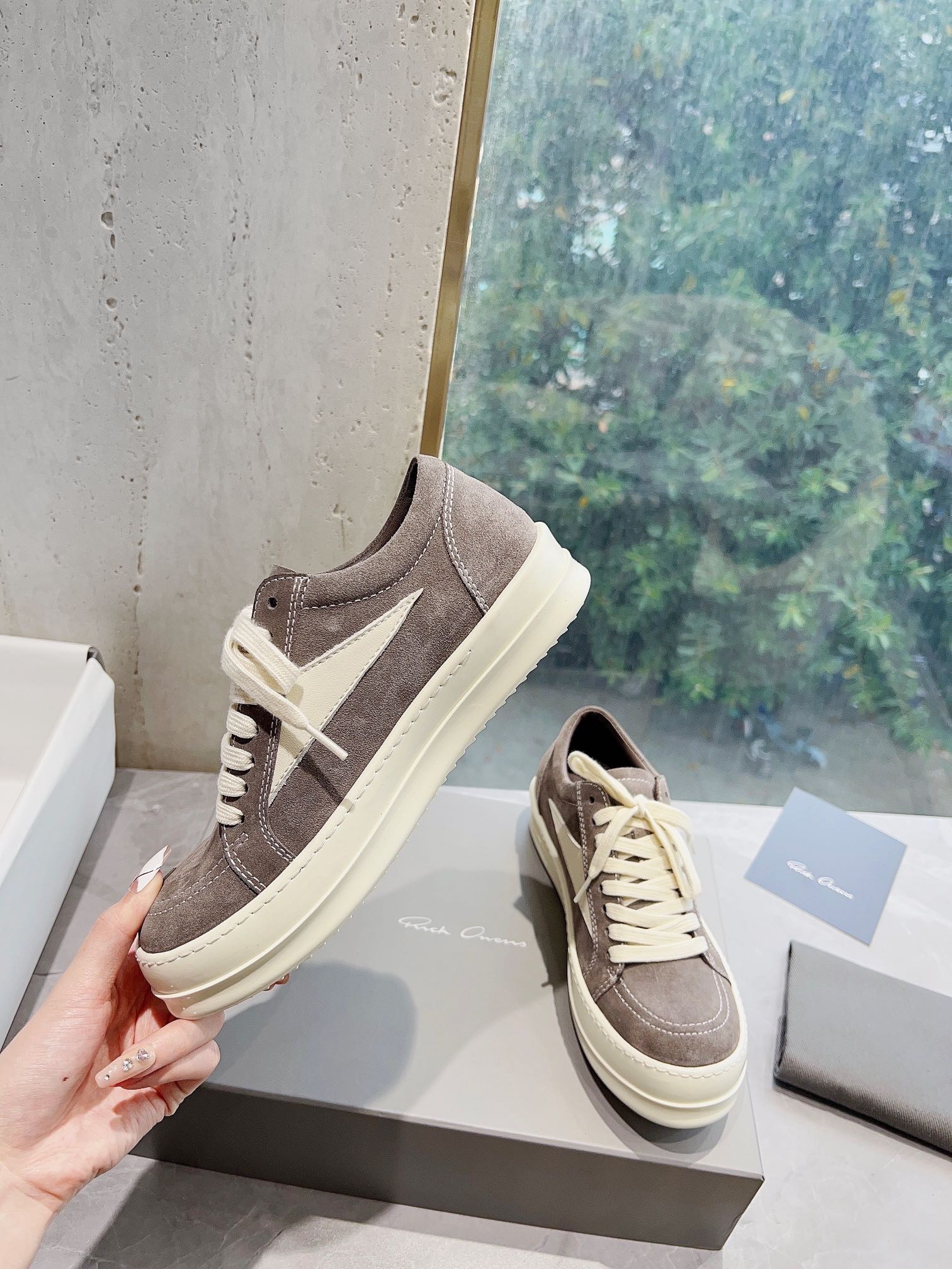 E6C72206-8EF6-49AD-BB15-4C52E18DAF47