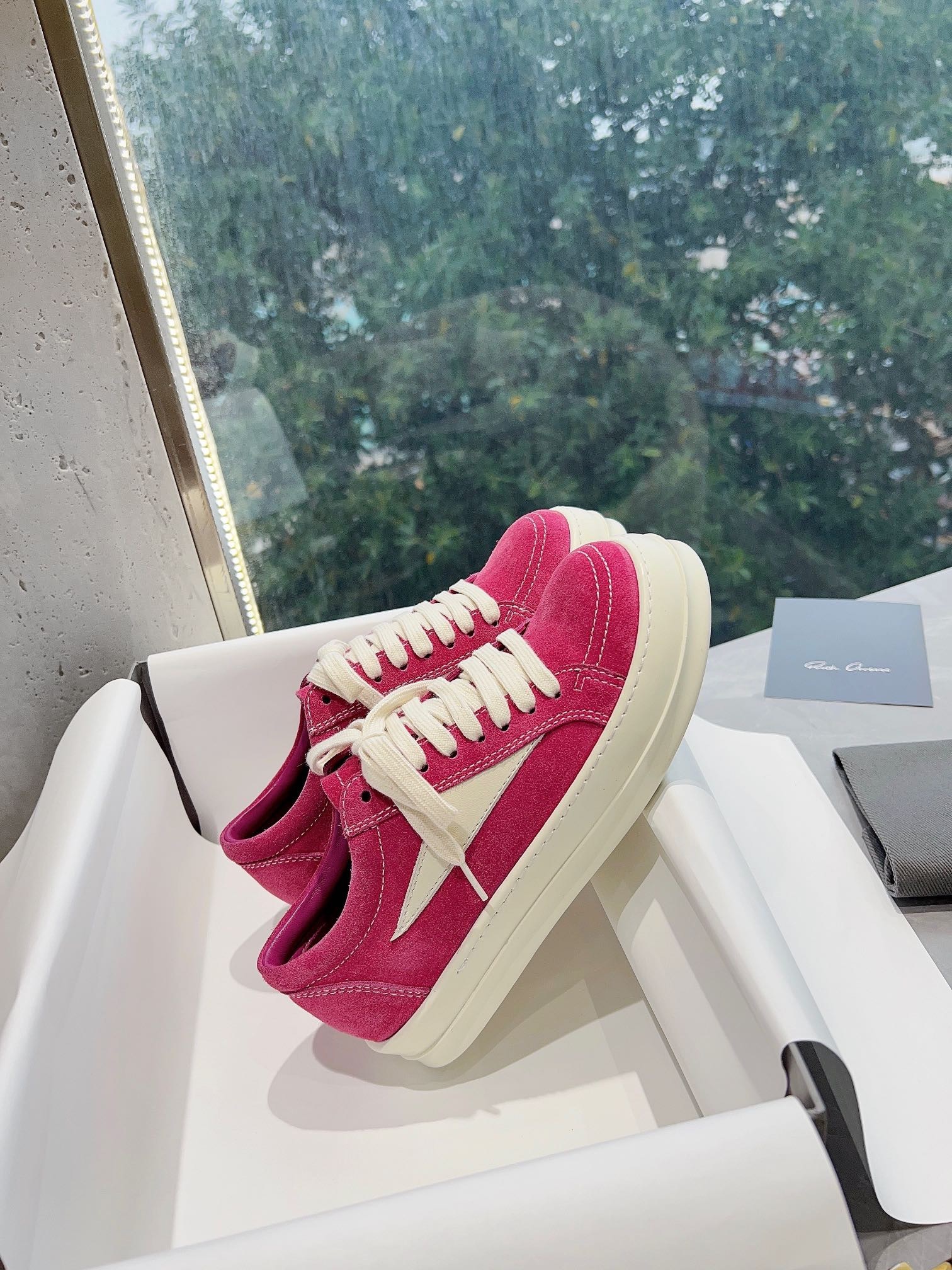 F81BB1D7-D3B0-48E3-8A49-52985F325CCA