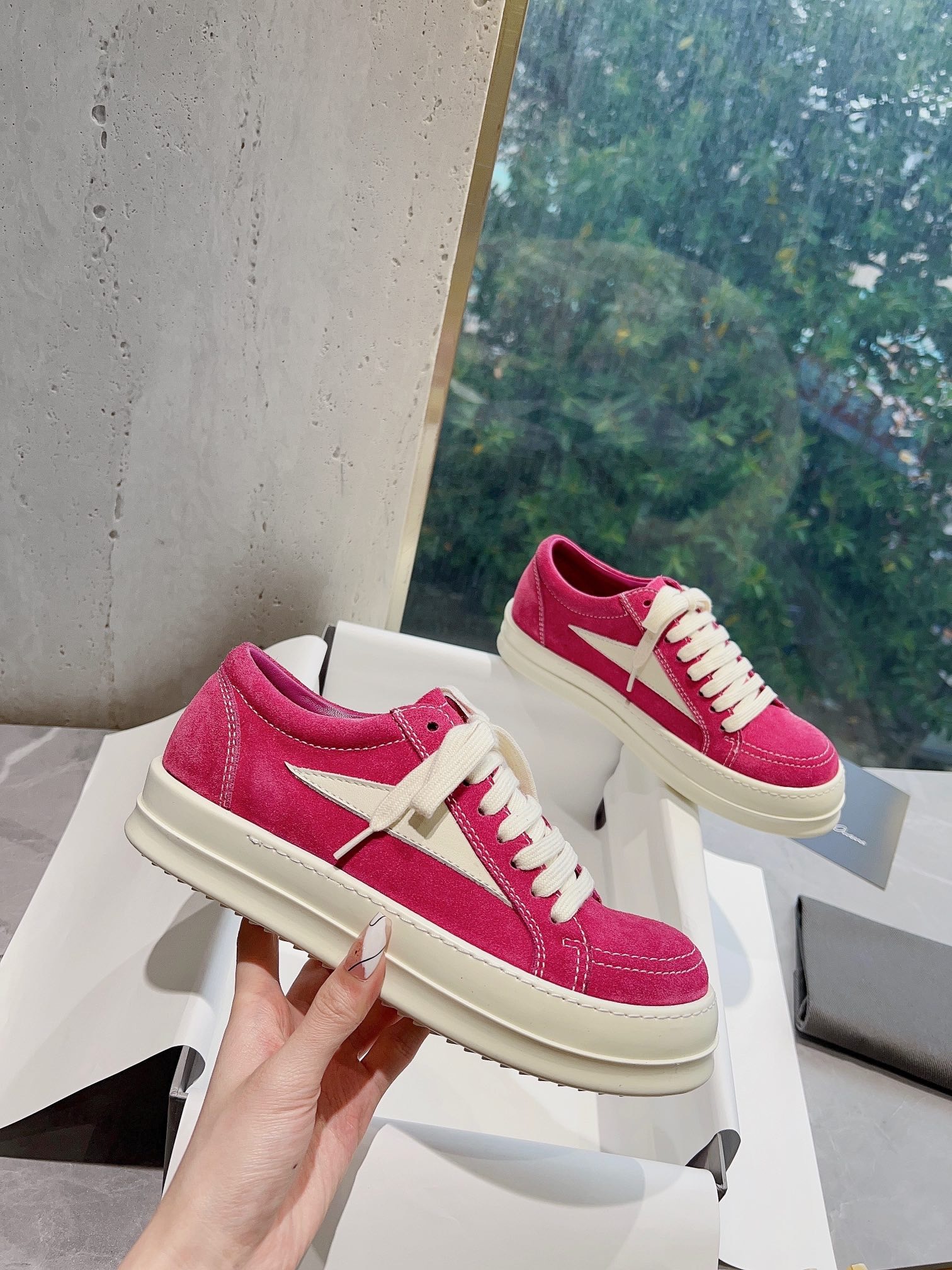 5F7A2B4E-9404-4B05-8B2A-1217DAFAB0FA