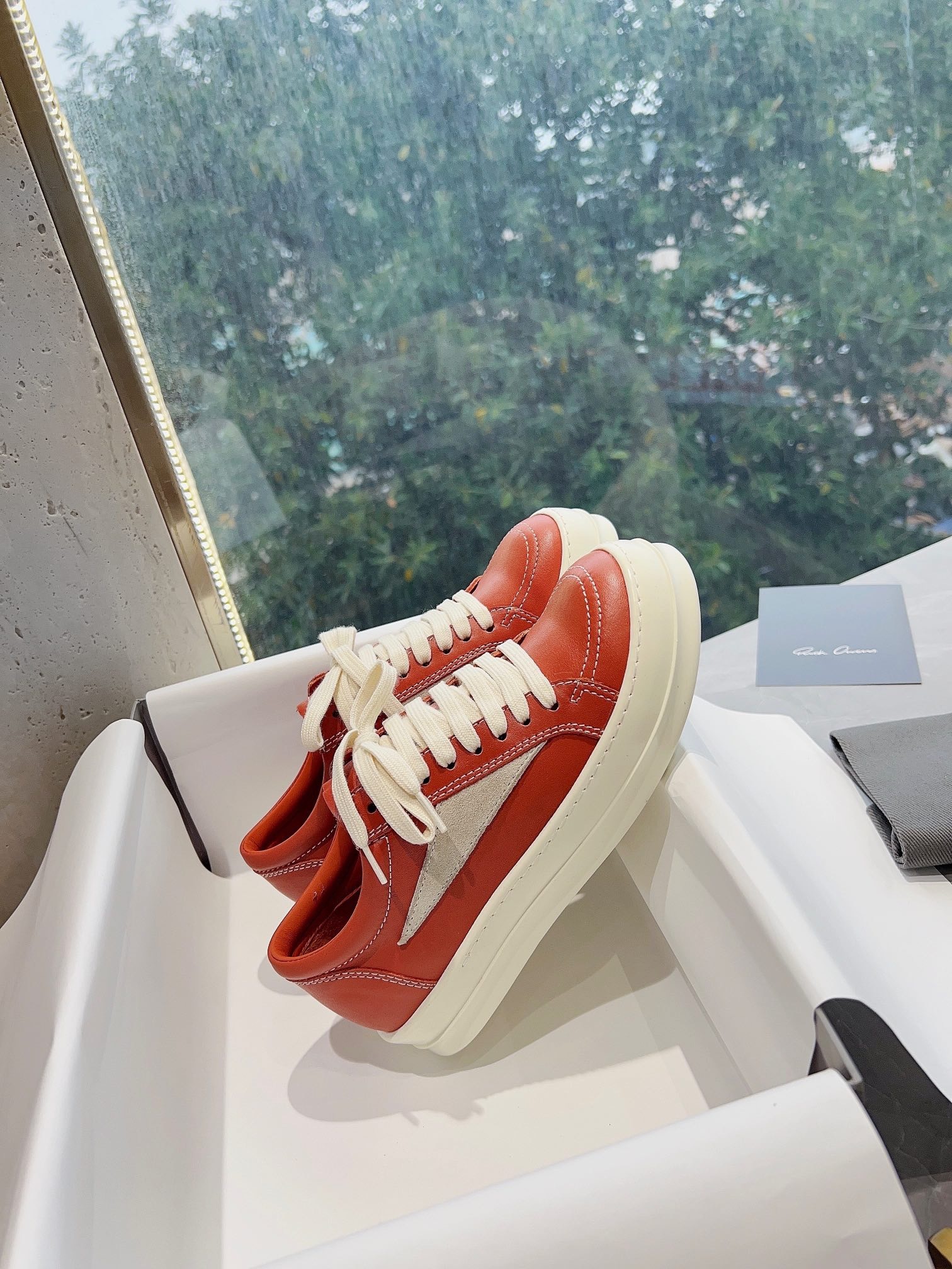 ACE6EE69-C1F5-4A6D-A7F4-743CC647EF86