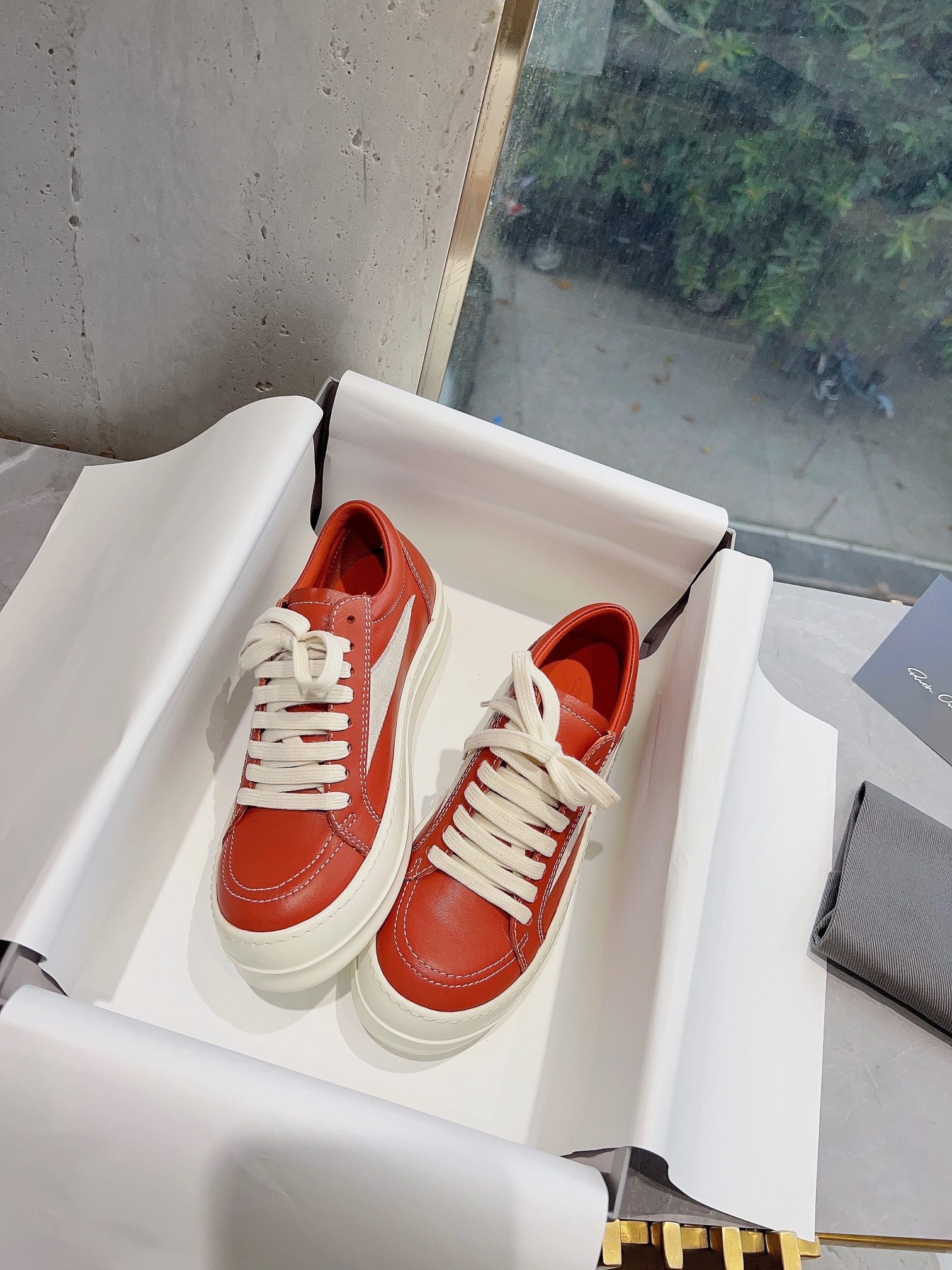 8C07BF66-B2A1-4B3B-8E64-636DA07E5108