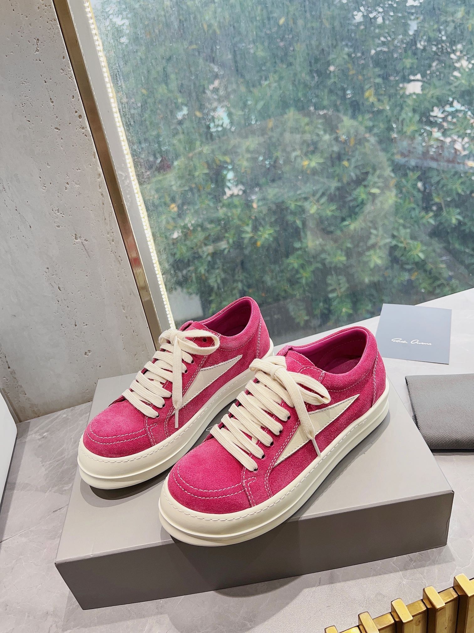 9B891592-1D79-48AF-AD41-7A62FAB665B6