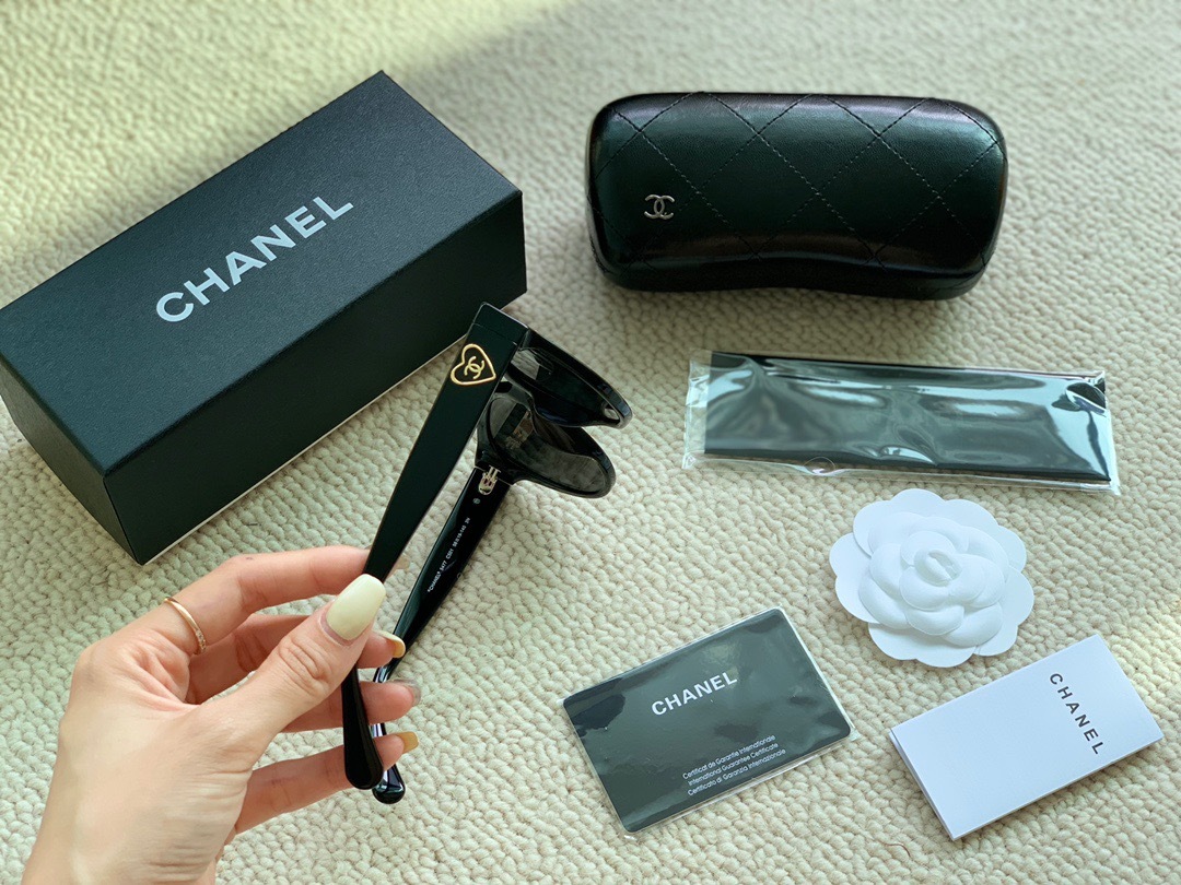 C4DEE7B8-E0D6-49F2-BA9A-3298B3D4A83C