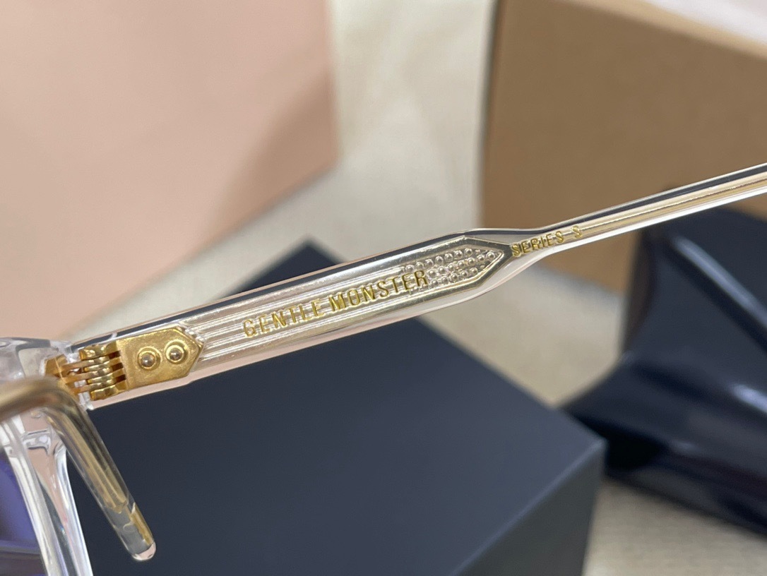 D259C556-4A7A-412E-A1BD-9D1AEBD3EAEA