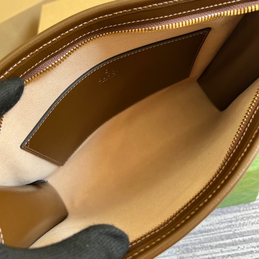 021D8697-2482-4D27-B537-D3A40850F5D9