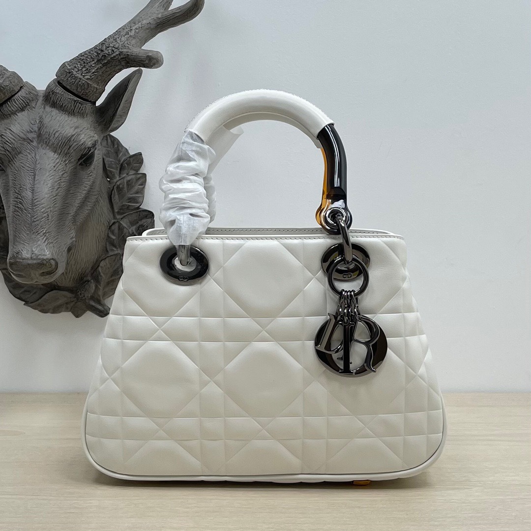 5E5814C8-D9C8-4CA7-B3E3-BBD3B62634A1