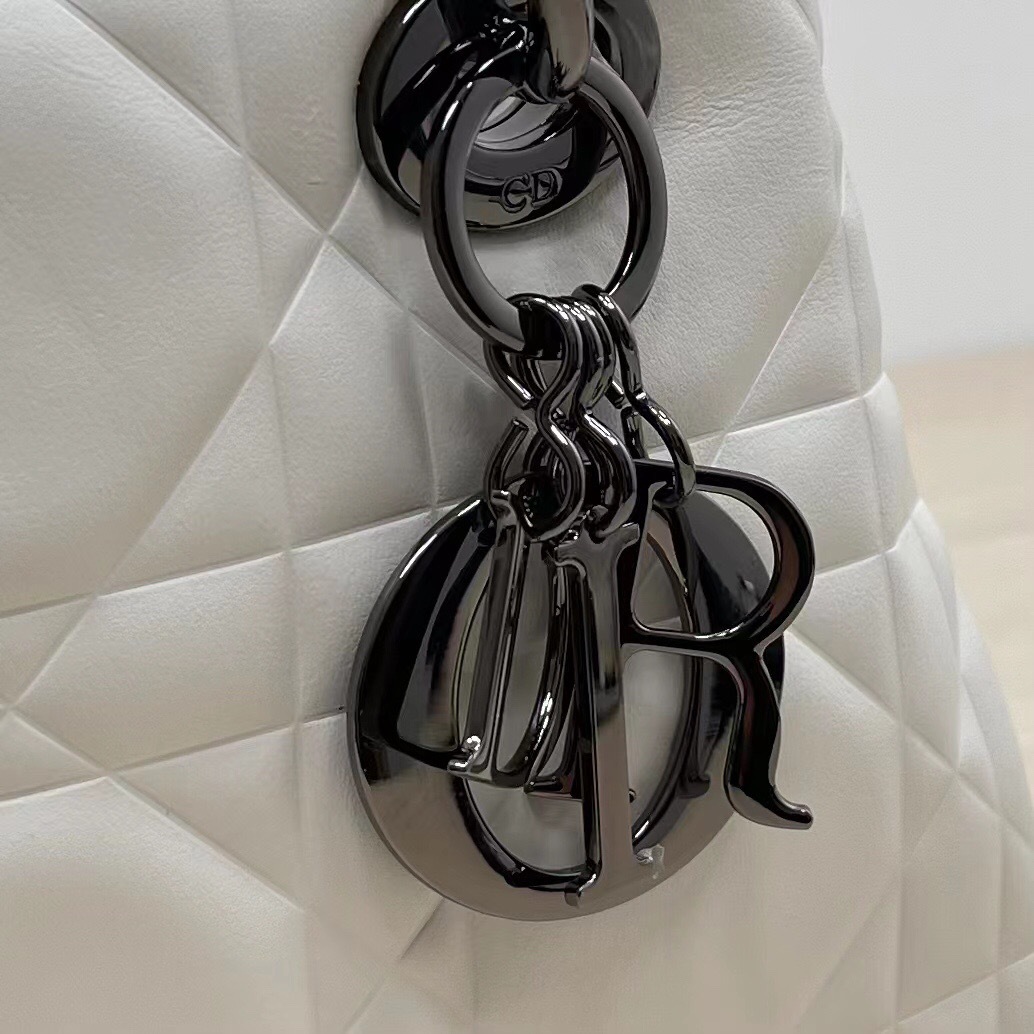 7EEA4D5B-3D37-4709-AE5F-209A2AD722B9