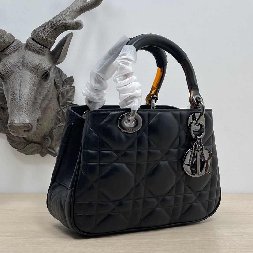 56186850-D90B-4255-8854-12735EBA3BA9