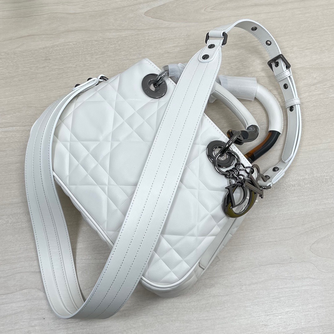 C3AF9BCE-6B6A-4B3C-BE28-645C51B41766