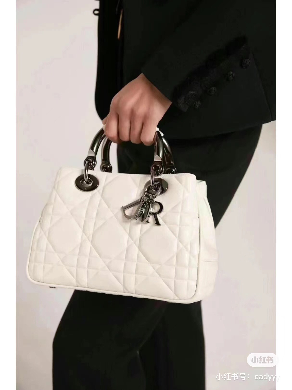 4DB15B1E-5C4C-4861-A349-B979F27635E4