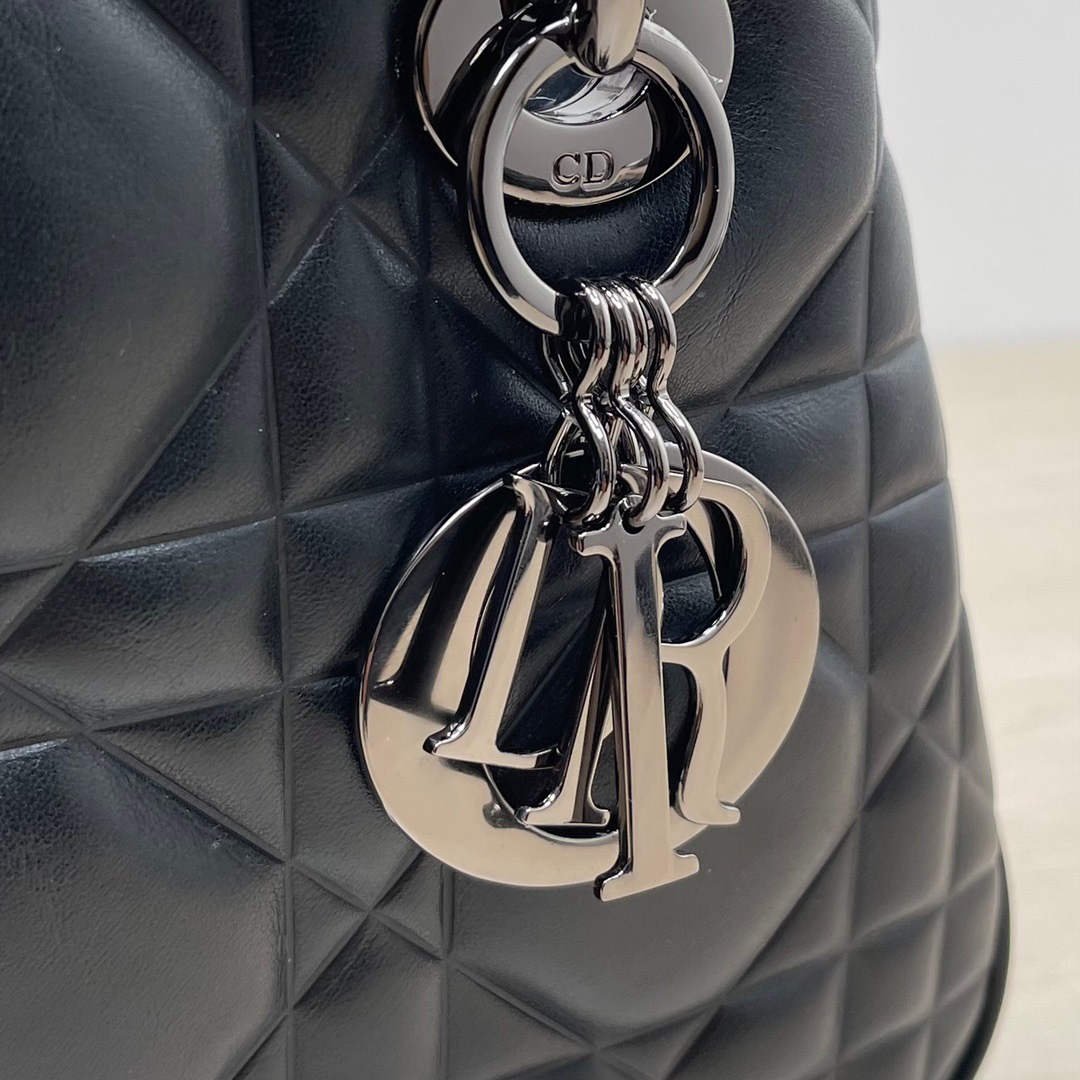 6FE78DDB-8984-4550-A678-87BA1FC49F50