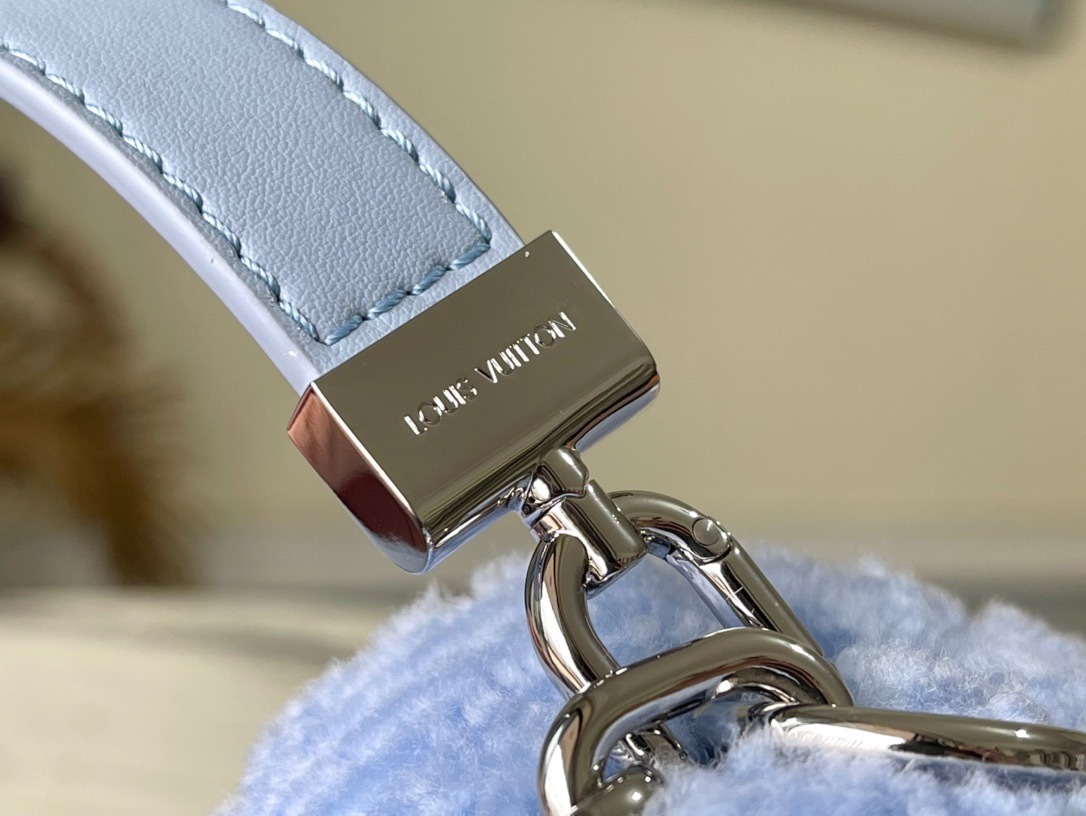 5CE79BCC-E54B-48C3-BA77-DAA4848AA6EE