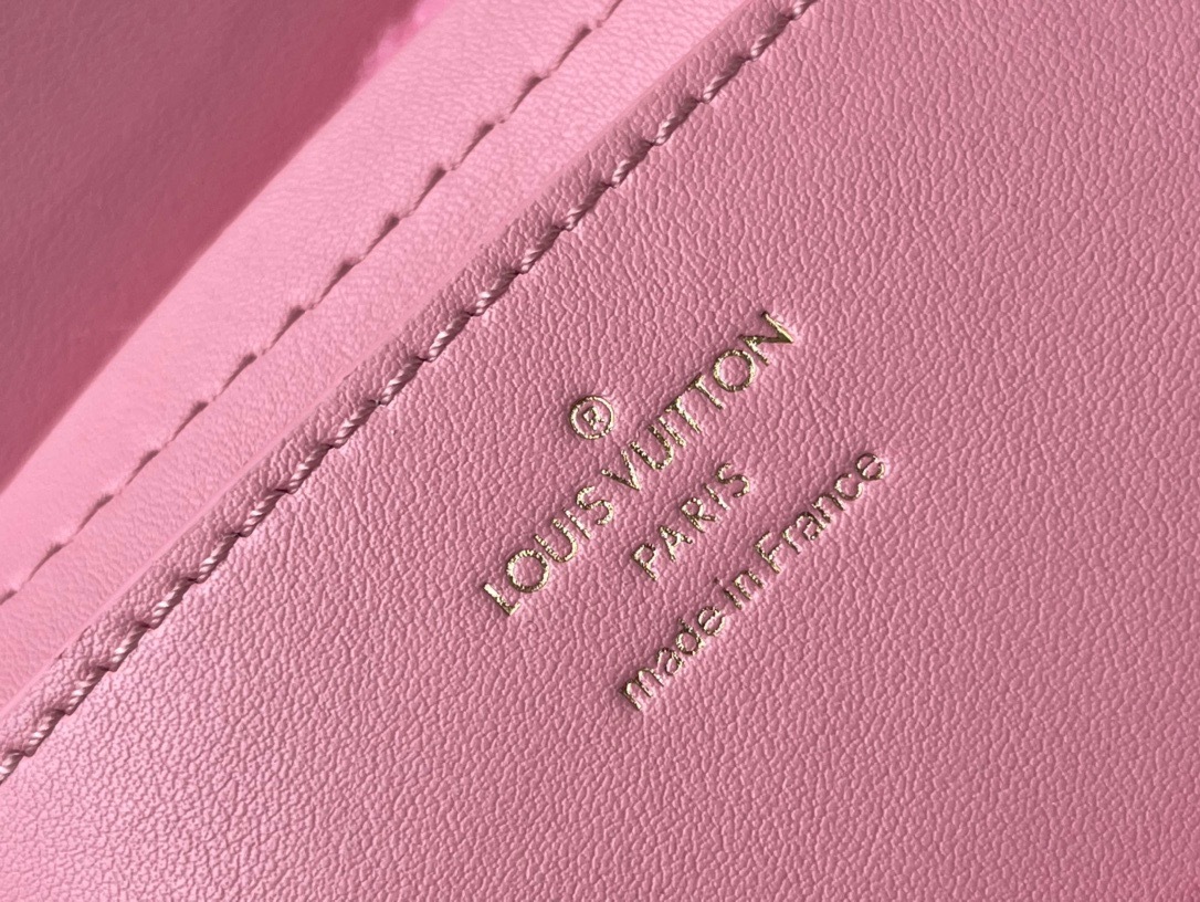 126F8696-7EEF-4030-8BE2-75185C7D984D