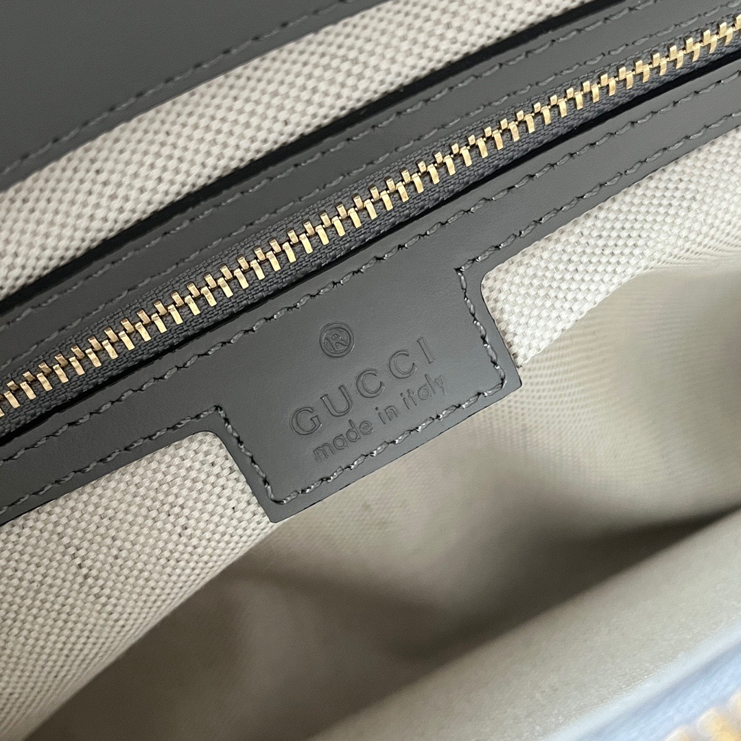 10F6A72F-0325-4B57-96A0-68303EE9D0F5