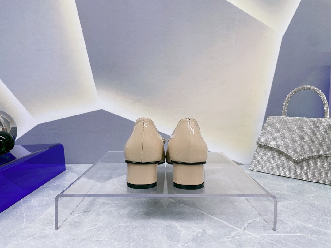 FE3825F7-F5FB-4D37-AC4A-47178BE65F39