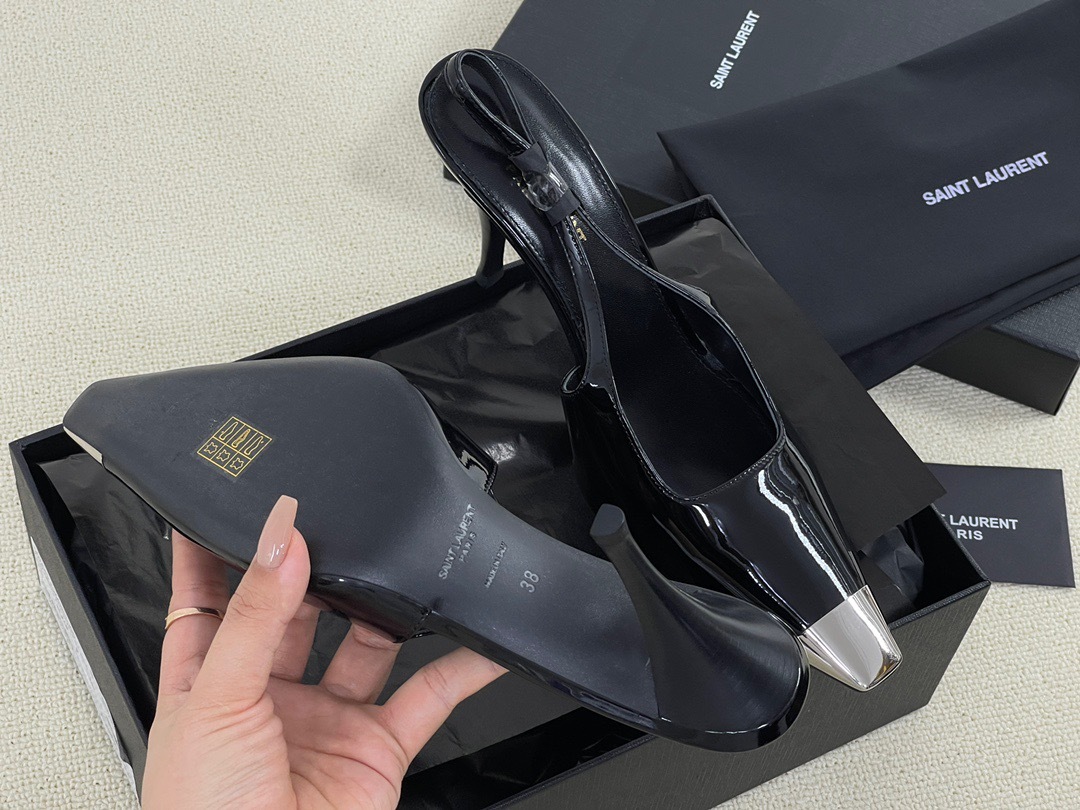 ACEC6FF7-E9C9-472A-ABBC-9C8BC4D42A48