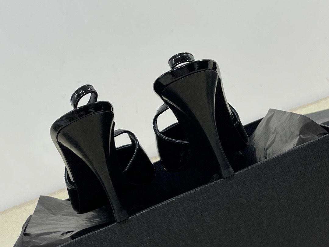 3275A7B2-B76C-42B7-8723-92B08F655A4A