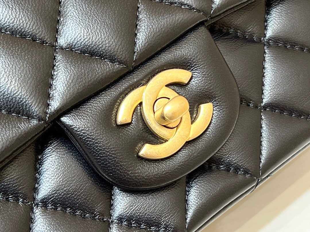 95180BC7-F868-444C-A062-C8C93A9BFDD9