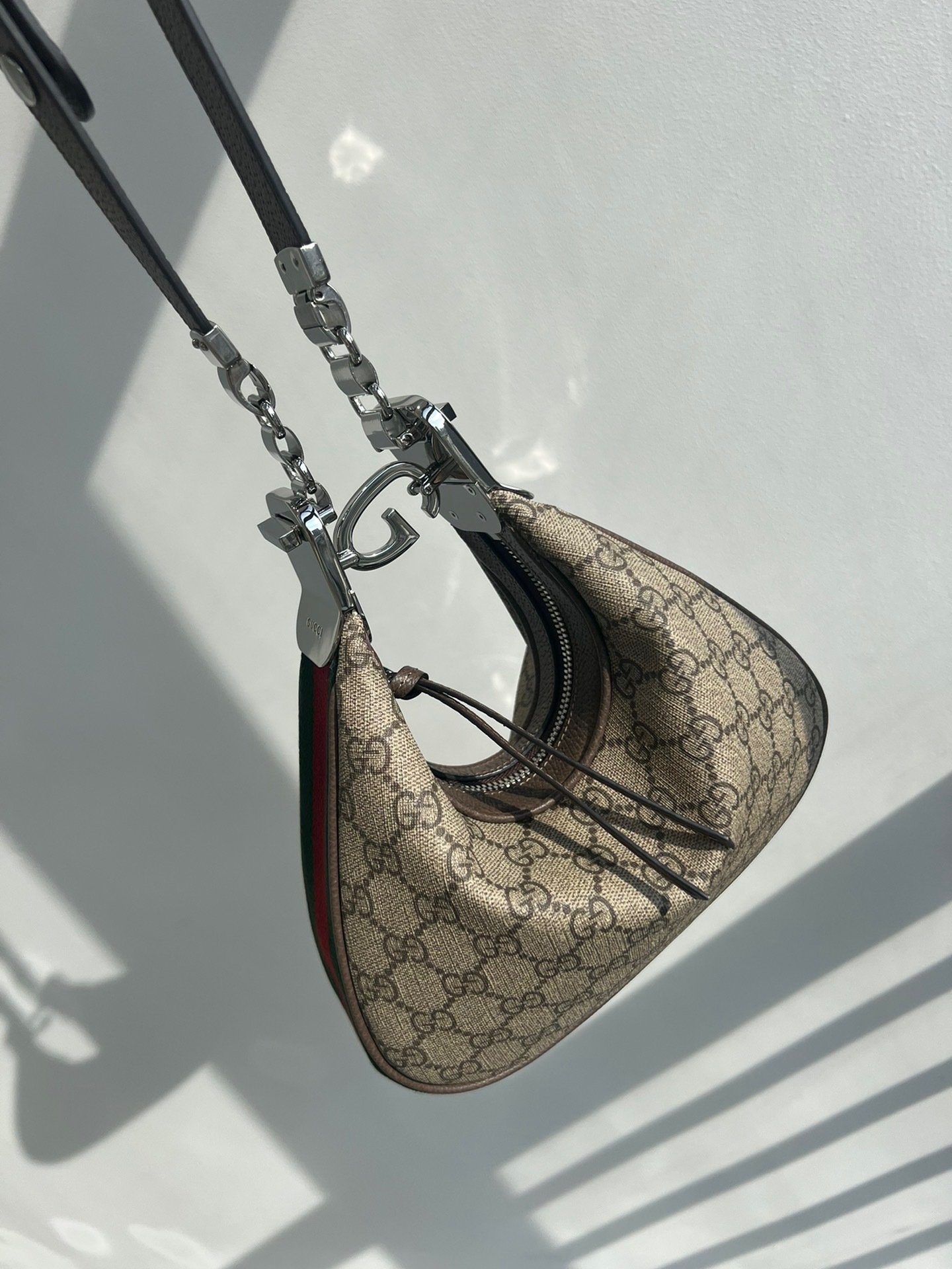 20EAC74E-1057-4DA1-912C-5E8CF18F8454