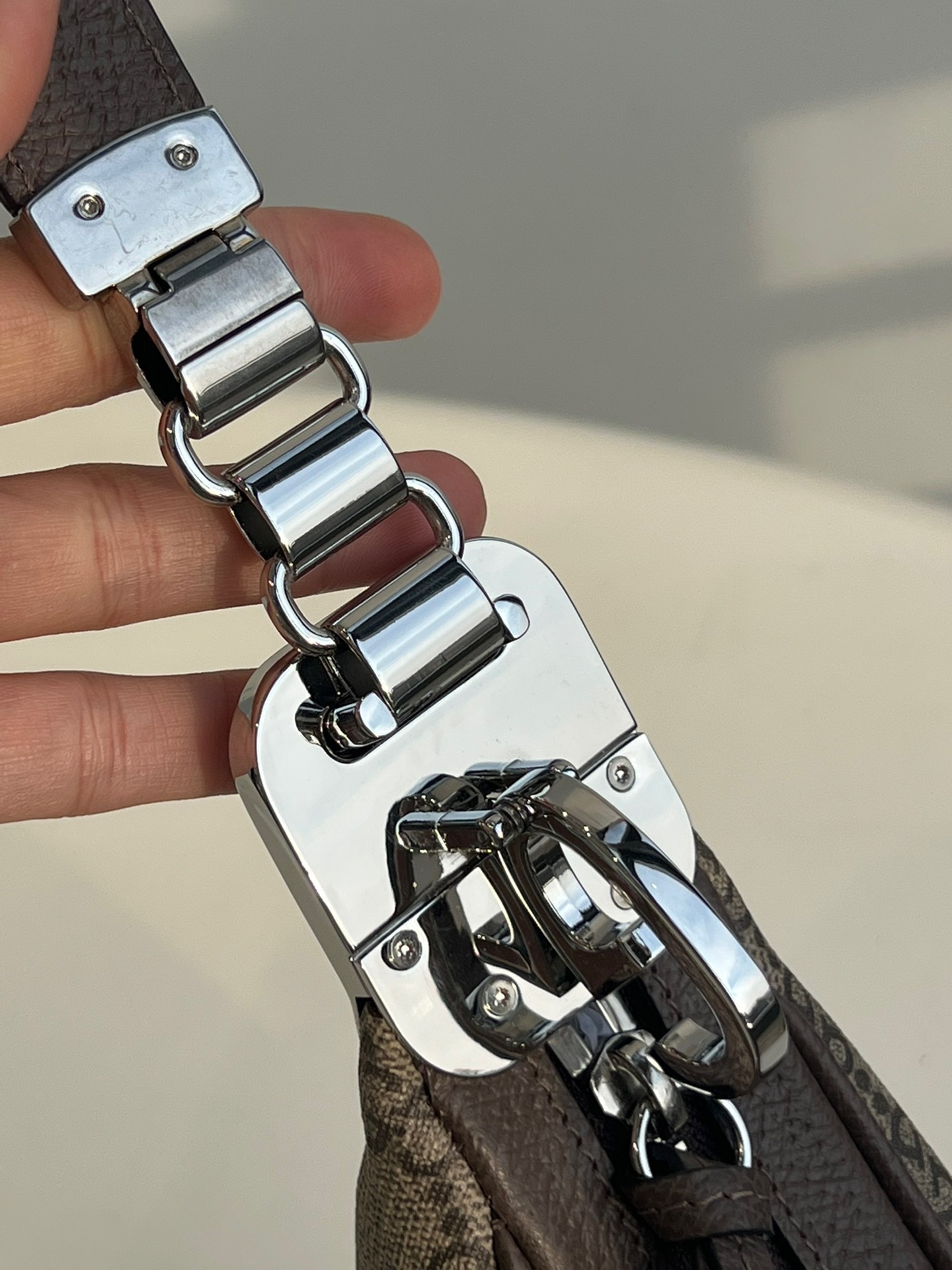 B9DE080A-0E29-4D03-8497-CF17196131E5